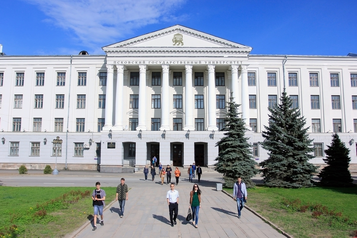 Охранники ПсковГУ получили право без спроса досматривать личные вещи студентов