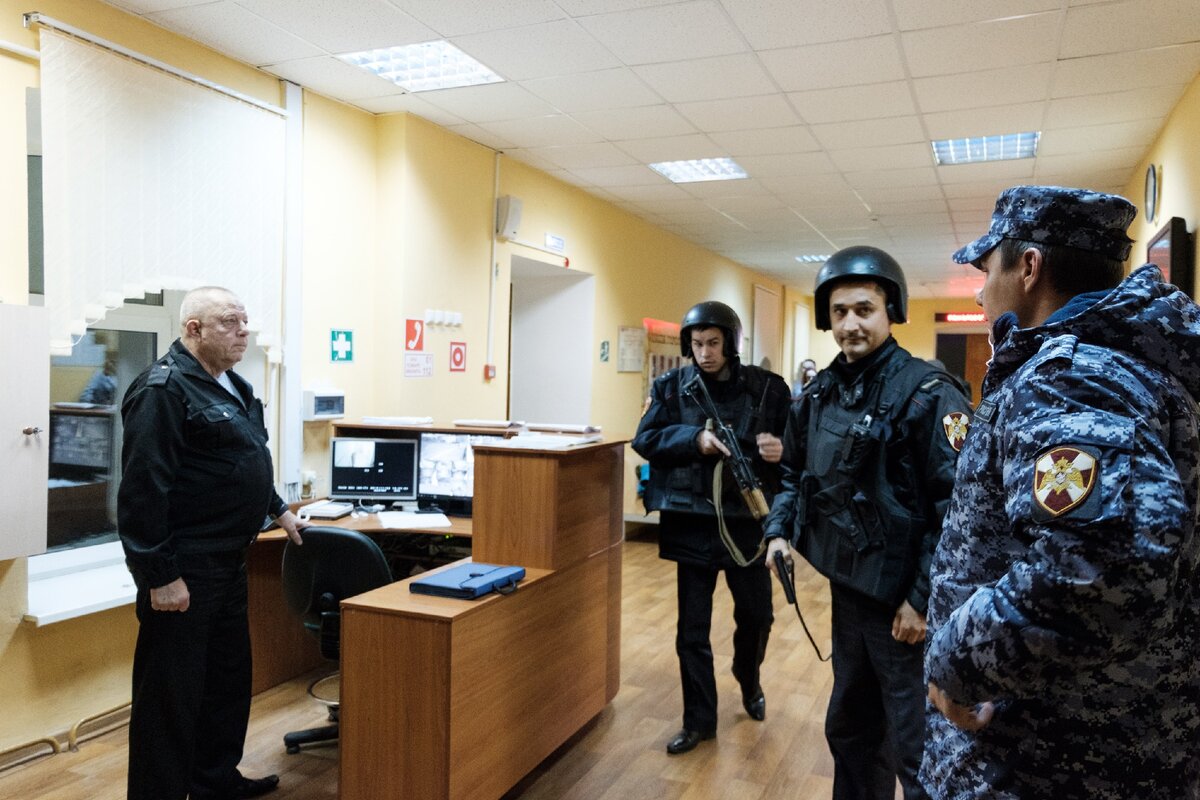 Объявленный в розыск томич попался при выдаче удостоверения охранника